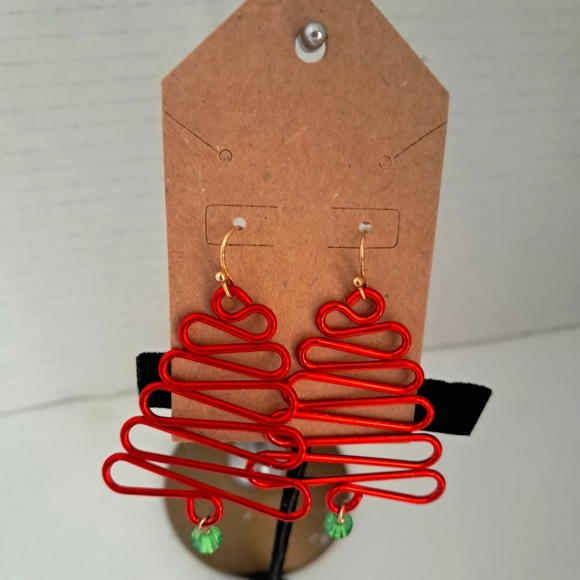 Red Christmas Tree With Green Bead Earrings - Picture 1 of 1